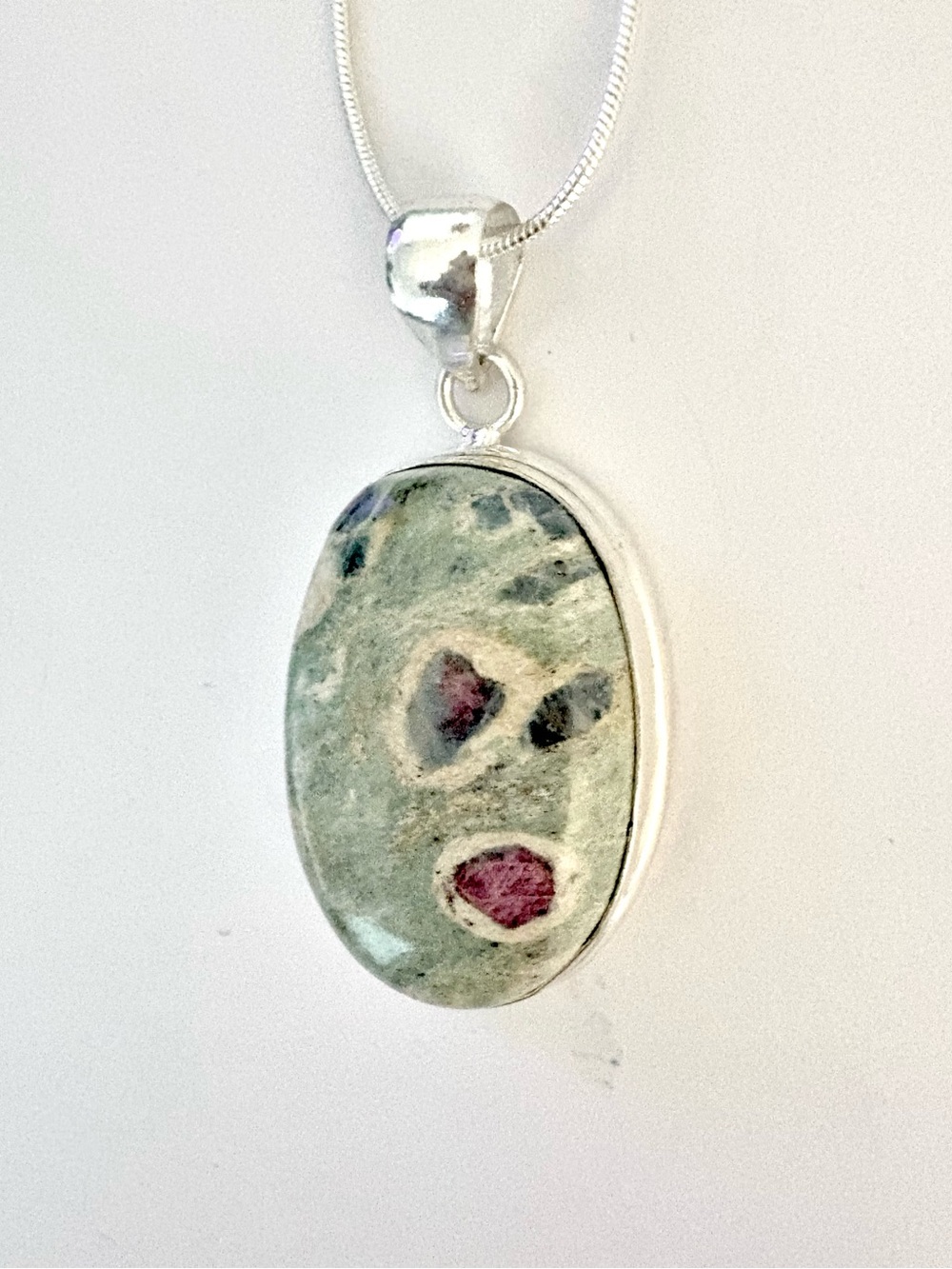 Beautiful, handcrafted, 2 inch Ruby Zoisite pendant on a silver chain. - Picture 3 of 5